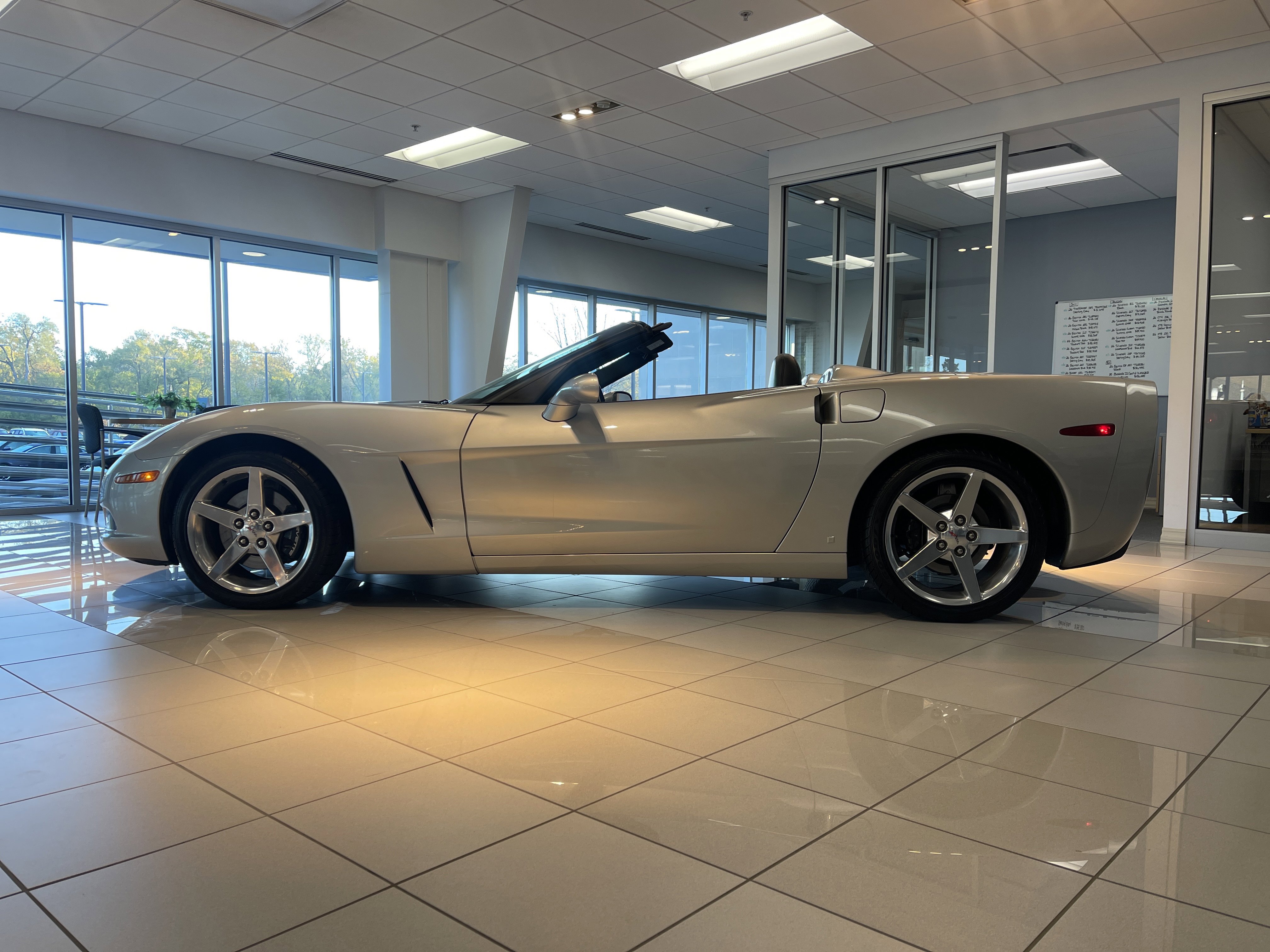 Used 2006 Chevrolet Corvette Convertible w/ Preferred Equipment Group image 2