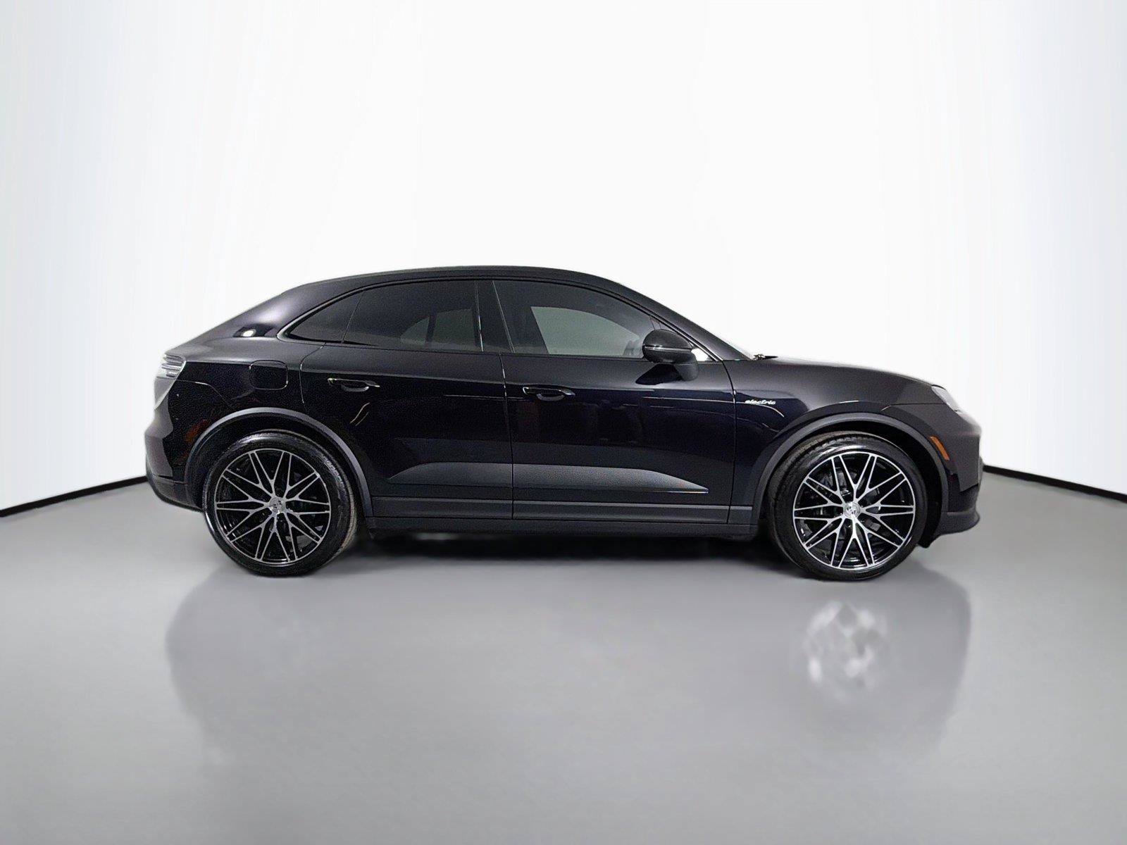 Certified 2026 Porsche Macan Electric RWD image 8