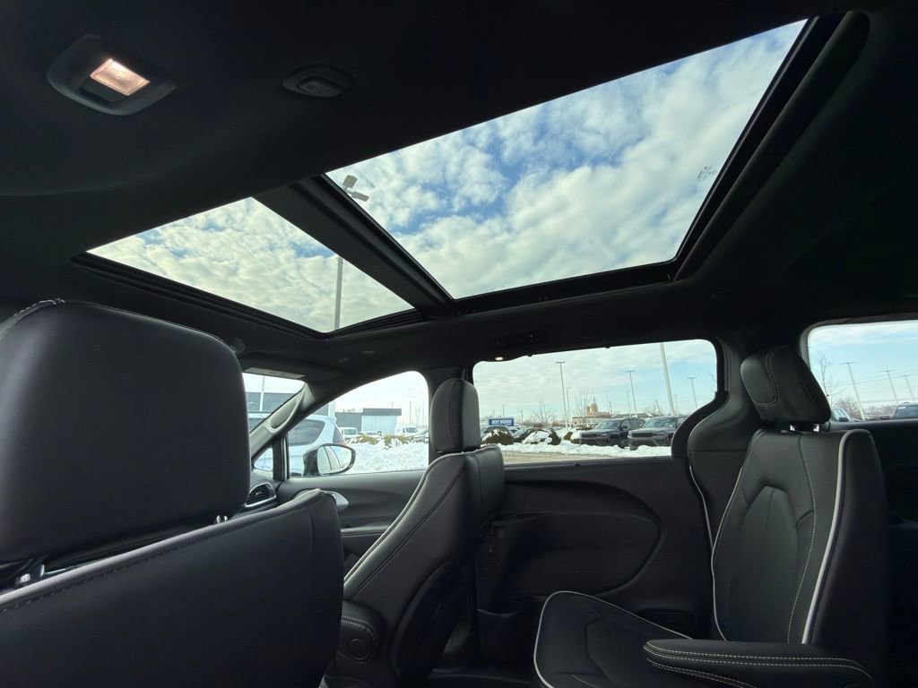 New 2026 Chrysler Pacifica Limited w/ S Appearance Package image 31