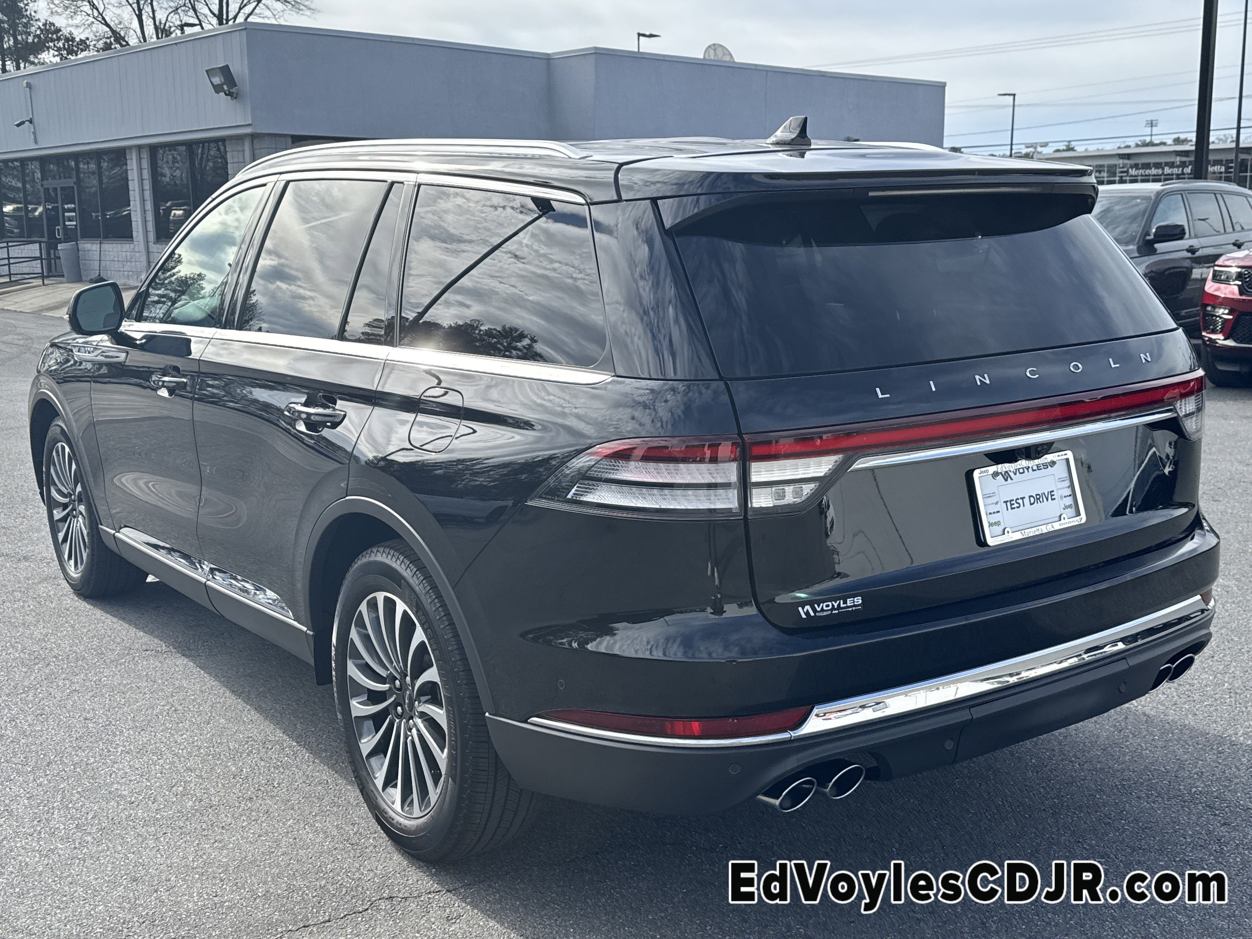 Used 2023 Lincoln Aviator Reserve w/ Equipment Group 201A image 4