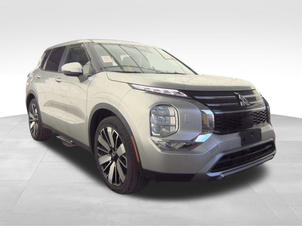 Used 2025 Mitsubishi Outlander AWD image 15