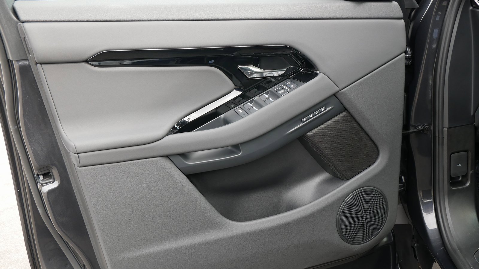 Used 2024 Land Rover Range Rover Evoque Dynamic SE image 27