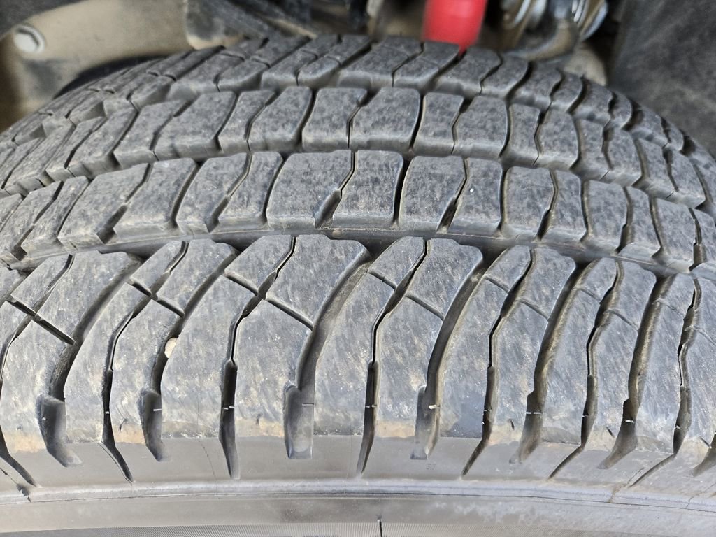 Used 2025 GMC Sierra 3500 SLT w/ SLT Convenience Package image 8