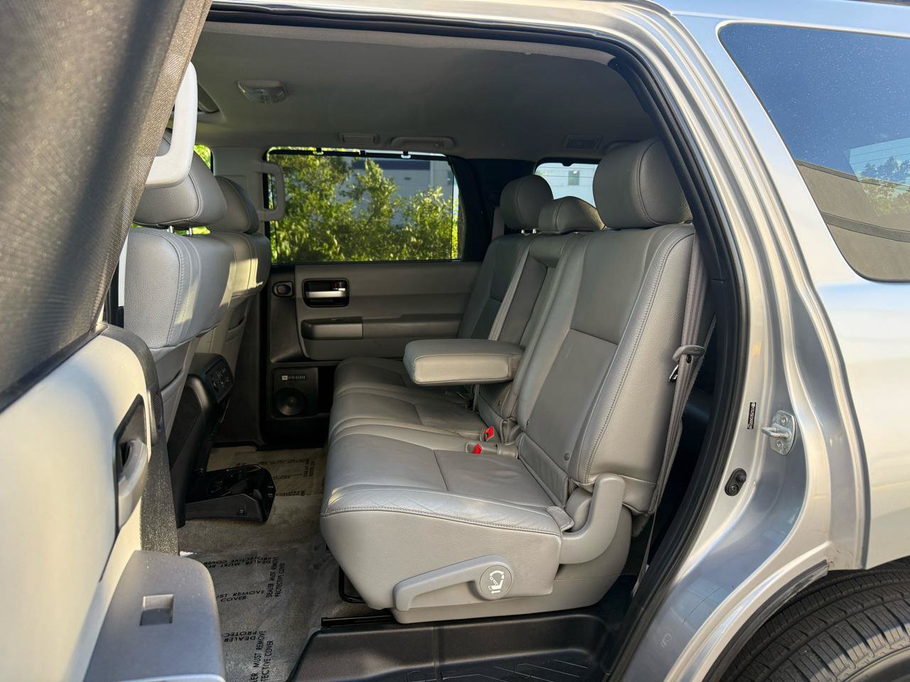 Used 2010 Toyota Sequoia Limited AWD/4WD image 18