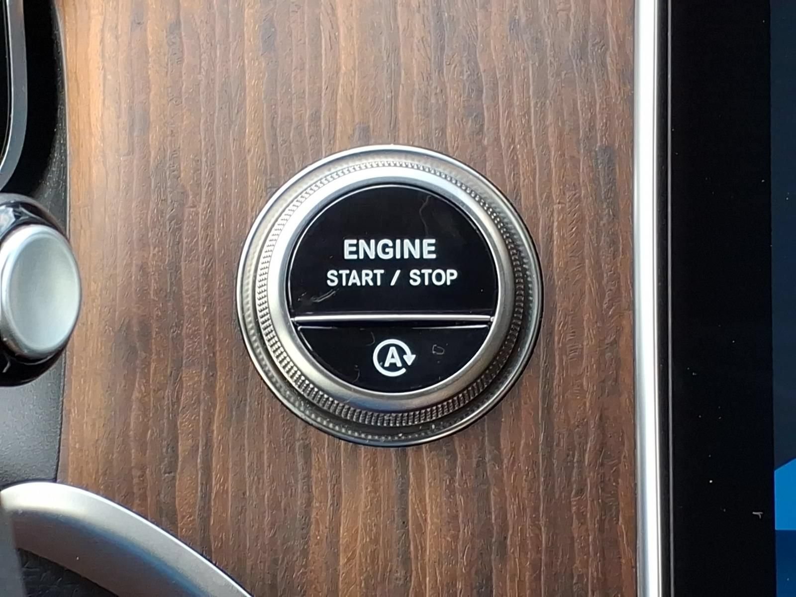 Used 2025 Mercedes-Benz GLC 300 4MATIC image 19