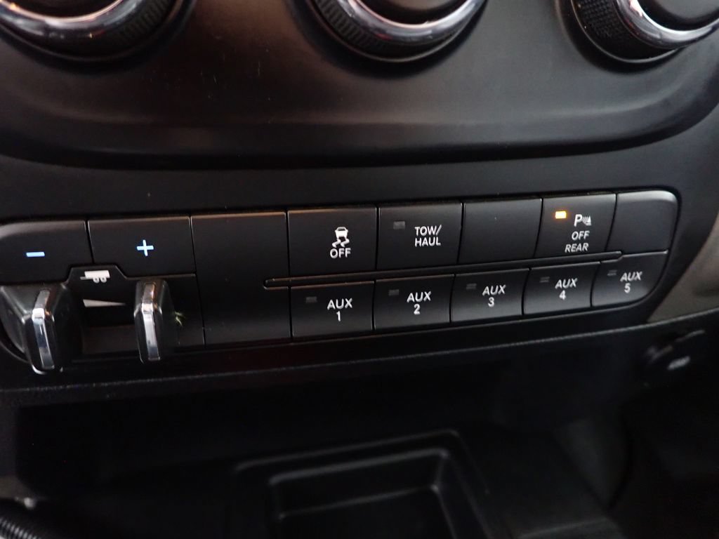 Used 2017 RAM 2500 Tradesman w/ Chrome Appearance Group AWD/4WD image 4