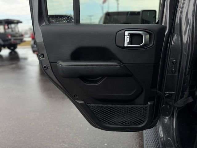 Used 2022 Jeep Wrangler Unlimited Sahara image 13