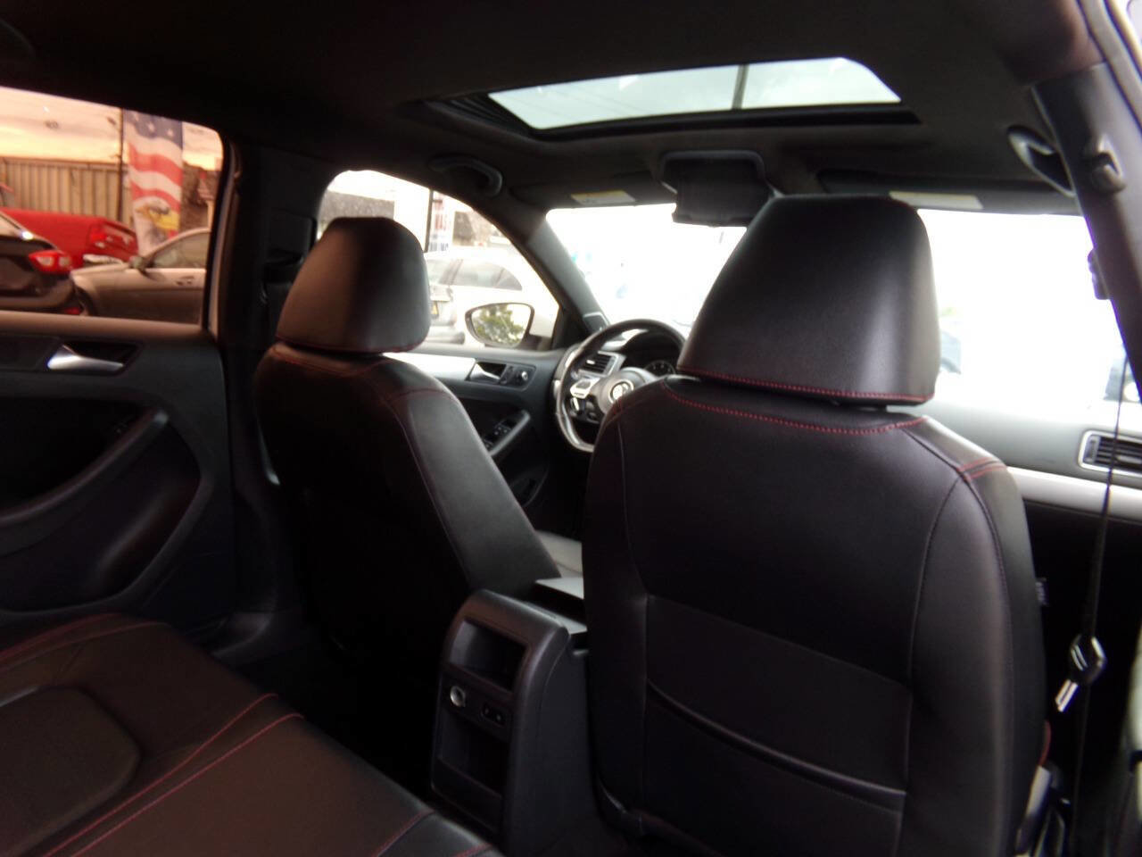 Used 2013 Volkswagen Jetta GLI Autobahn image 24