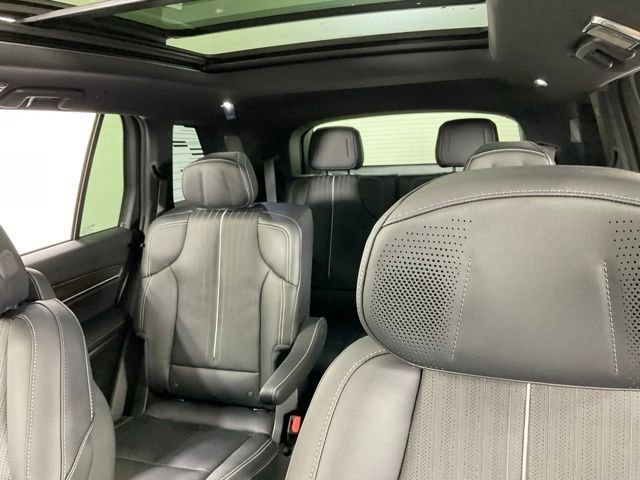 New 2026 Cadillac Vistiq Premium Luxury AWD/4WD image 32