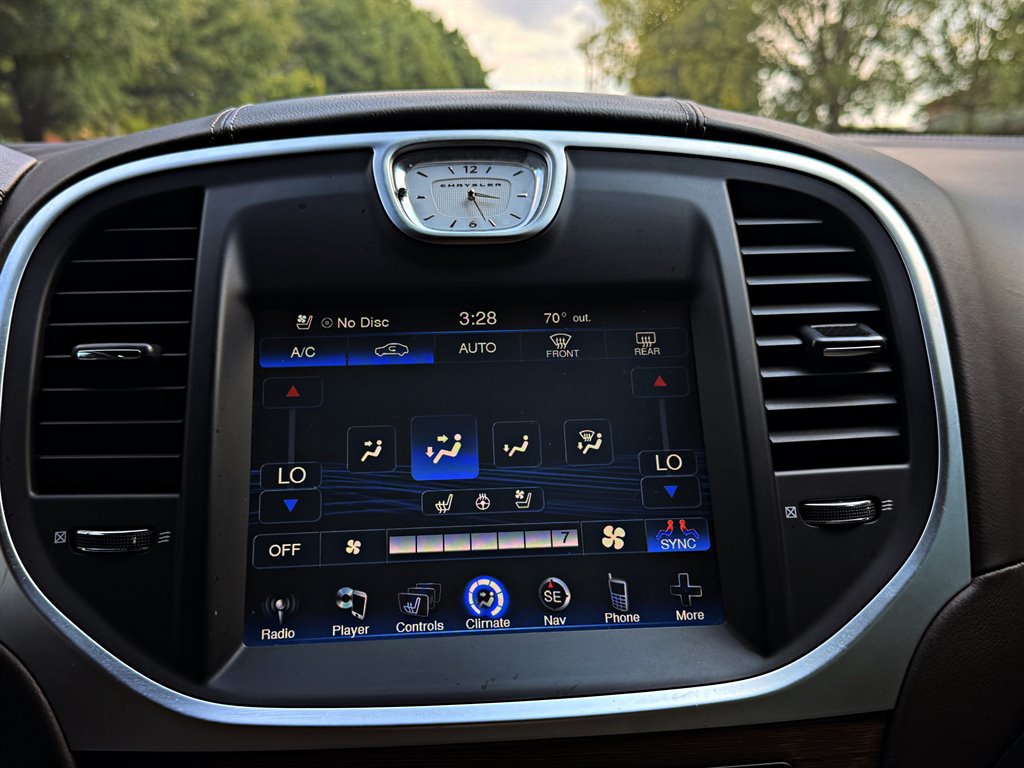 Used 2012 Chrysler 300 C Luxury Series w/ 19-Premium Speaker Group RWD image 18