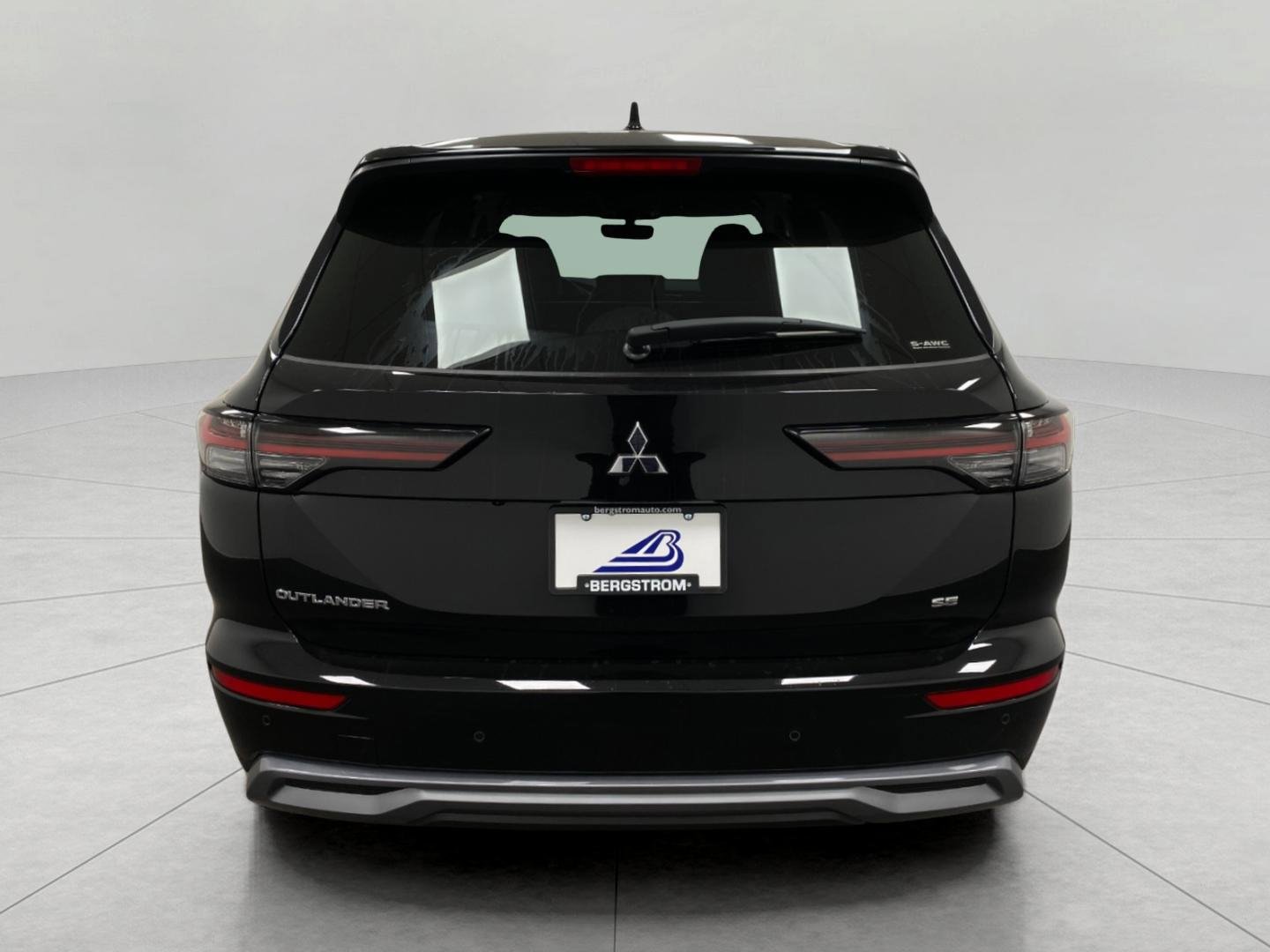 New 2026 Mitsubishi Outlander SE image 4