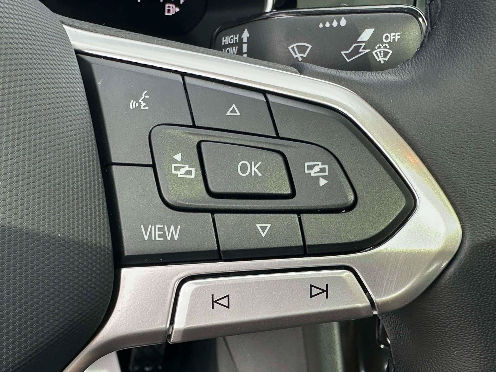 Used 2024 Volkswagen Jetta SE w/ Panoramic Sunroof Package FWD image 21