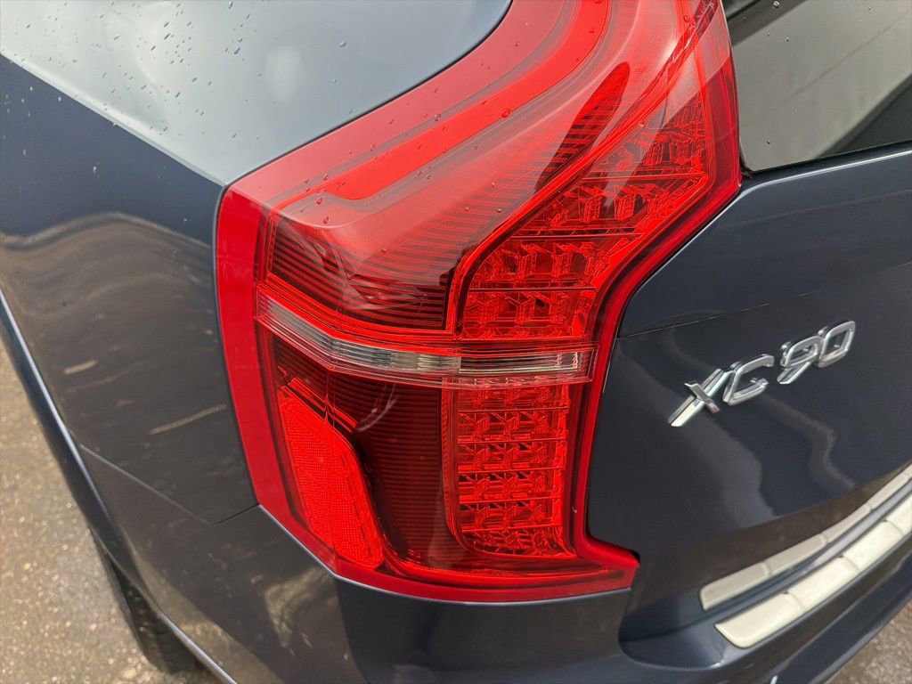 Used 2021 Volvo XC90 T6 Momentum w/ Climate Package image 22