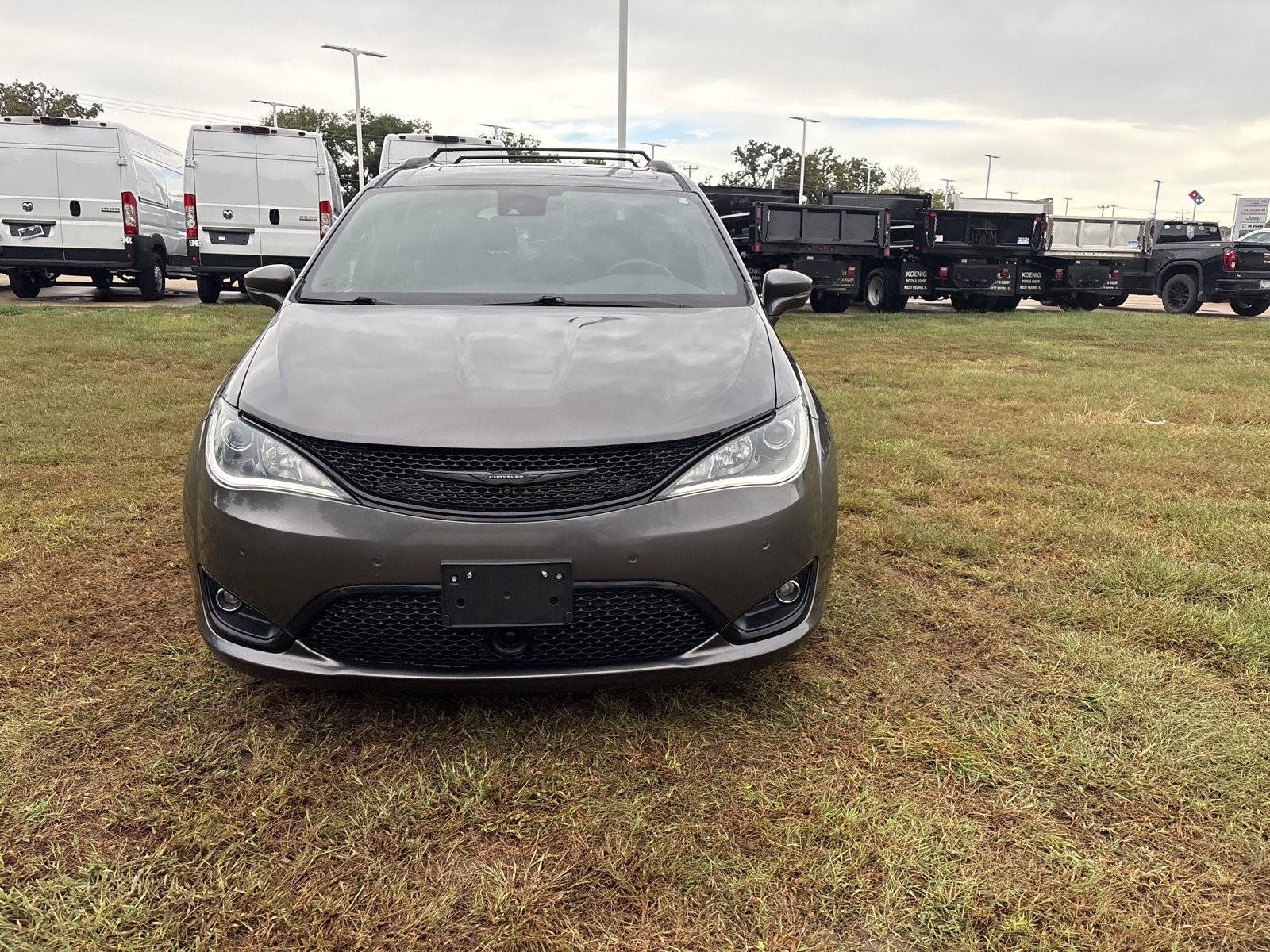 Used 2020 Chrysler Pacifica Limited FWD image 2