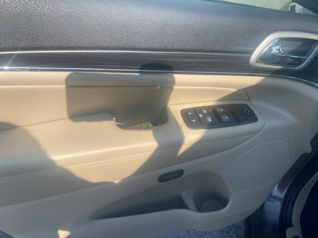 Used 2020 Jeep Grand Cherokee Limited w/ Trailer Tow Group IV image 18