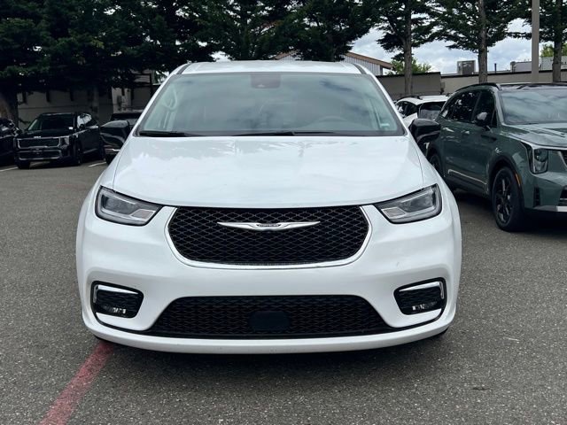 Used 2024 Chrysler Pacifica Limited FWD image 6