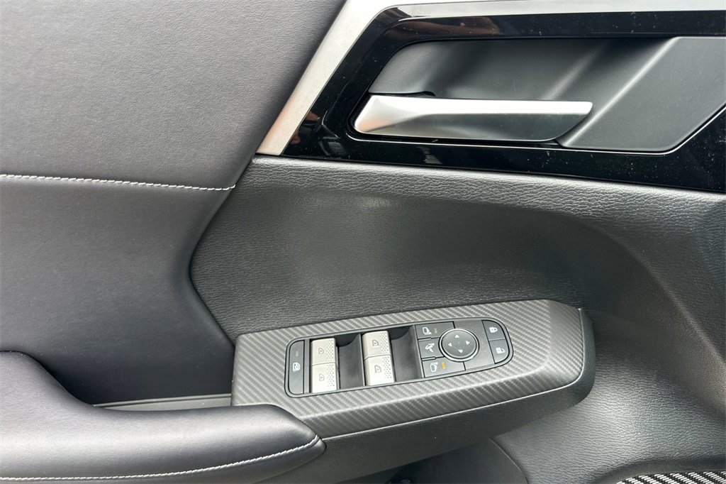 New 2025 Mitsubishi Outlander SE image 12