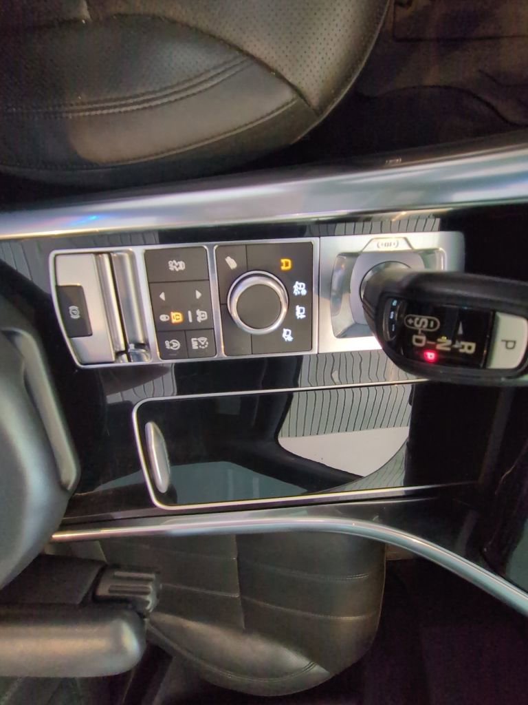 Used 2017 Land Rover Range Rover Sport HSE AWD/4WD image 18