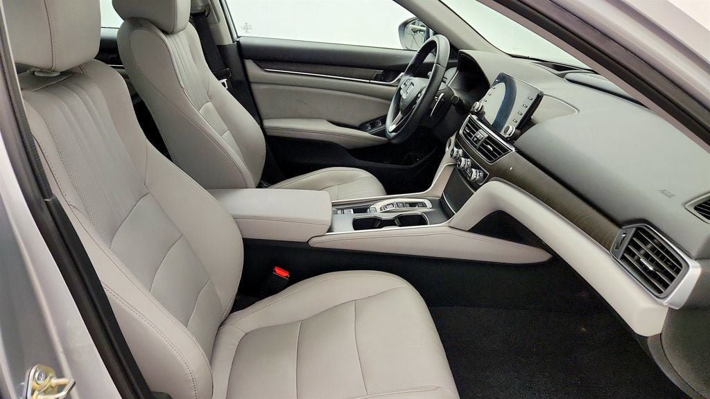 Used 2018 Honda Accord Touring image 23