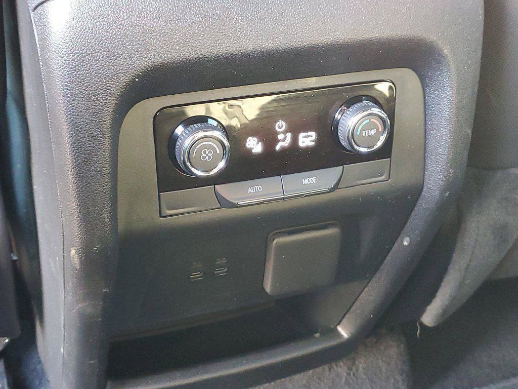 Used 2024 Chevrolet Traverse LT FWD image 27