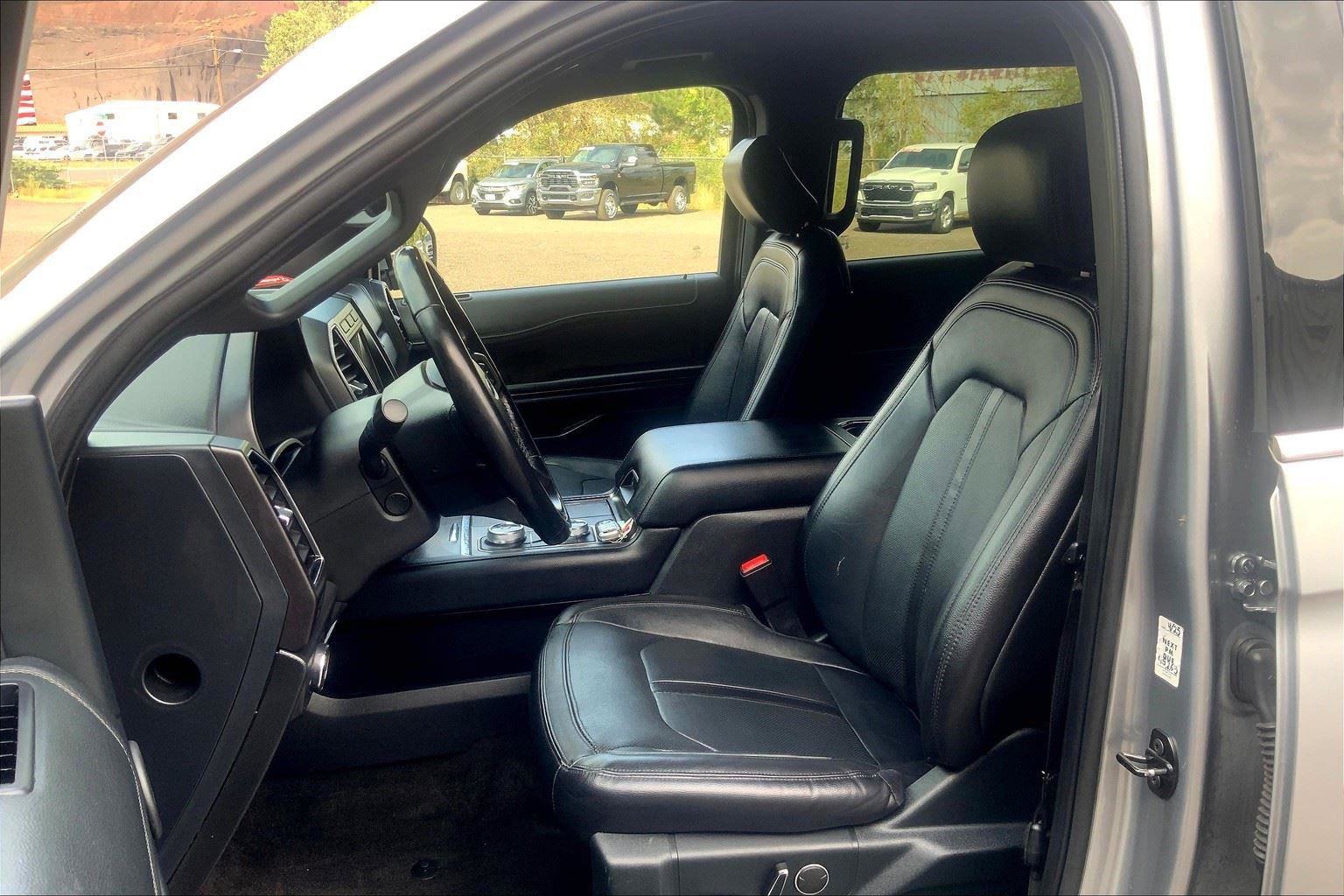 Used 2020 Ford Expedition Limited image 25