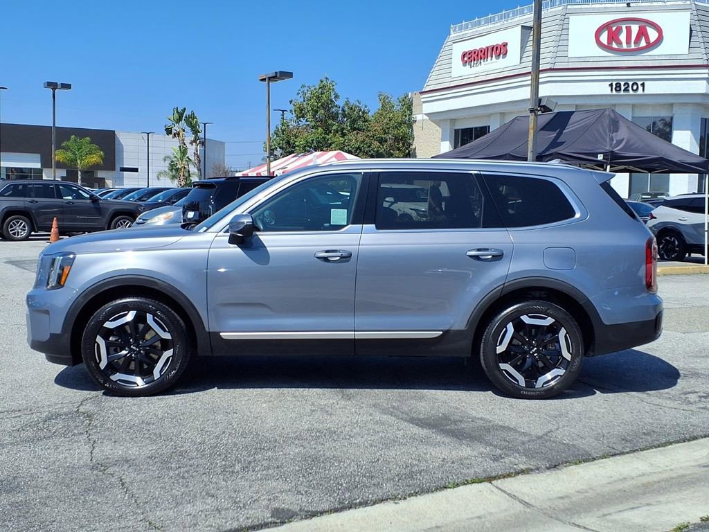 Used 2024 Kia Telluride S image 2