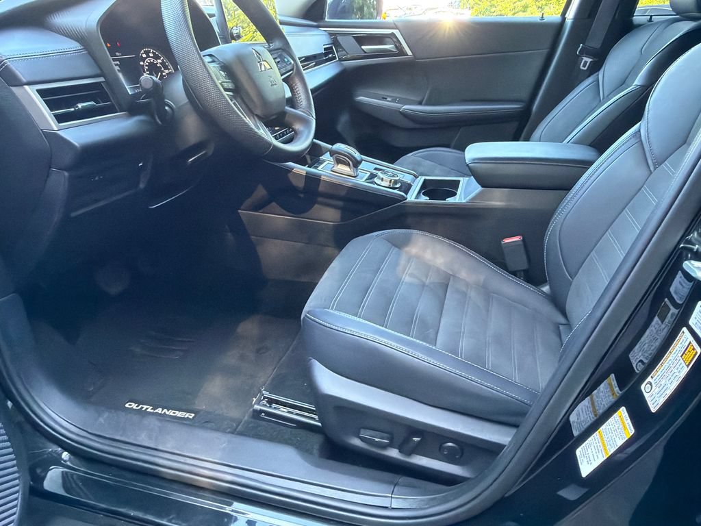 Used 2024 Mitsubishi Outlander SE AWD/4WD image 9
