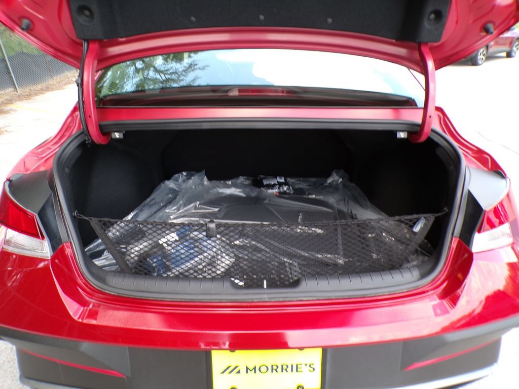 Certified 2025 Hyundai Elantra SE FWD image 17