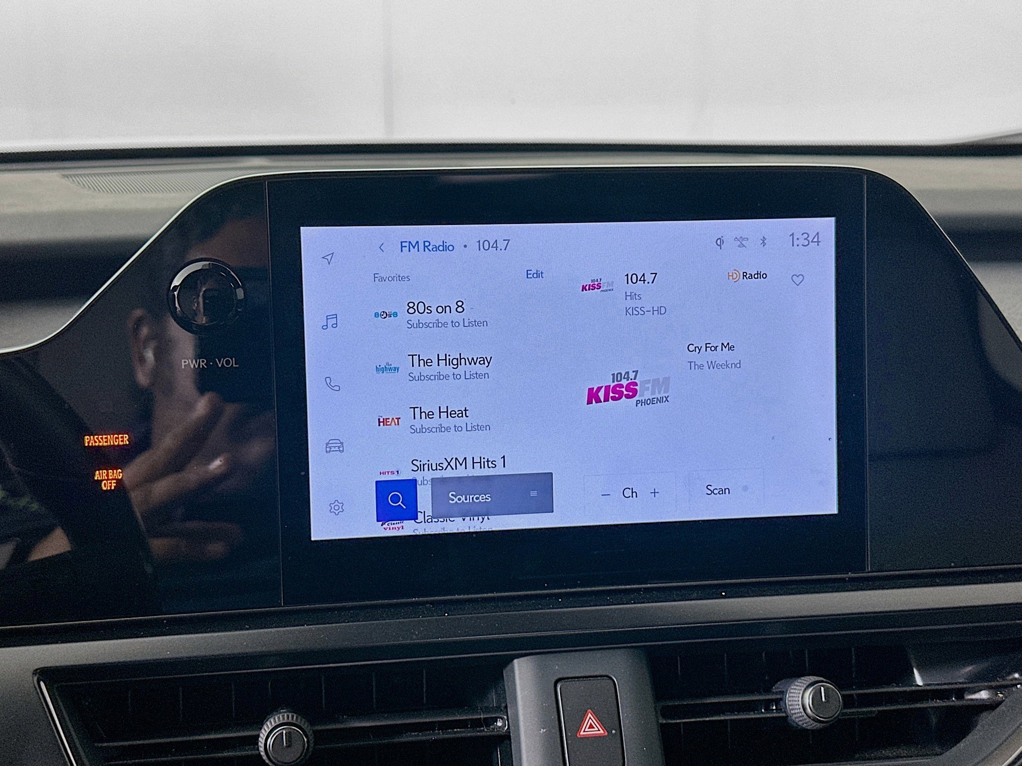 Used 2023 Lexus UX 250h FWD image 19