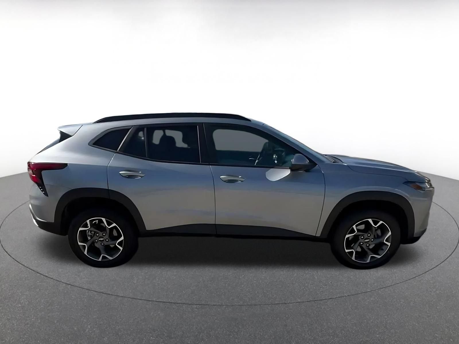 Used 2025 Chevrolet Trax LT FWD image 15