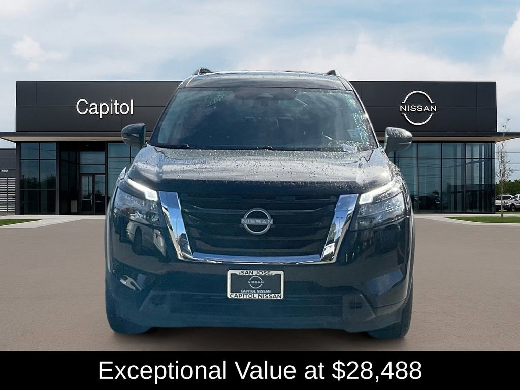 Used 2024 Nissan Pathfinder SV image 2