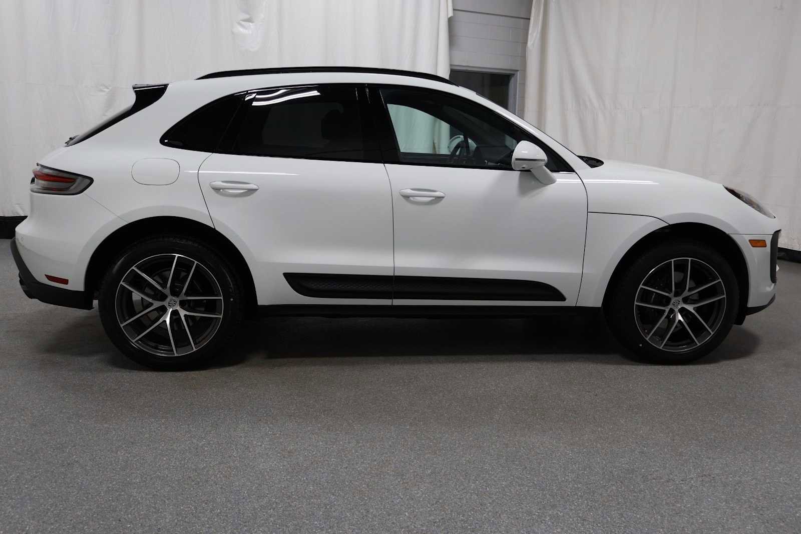Used 2026 Porsche Macan AWD/4WD image 10