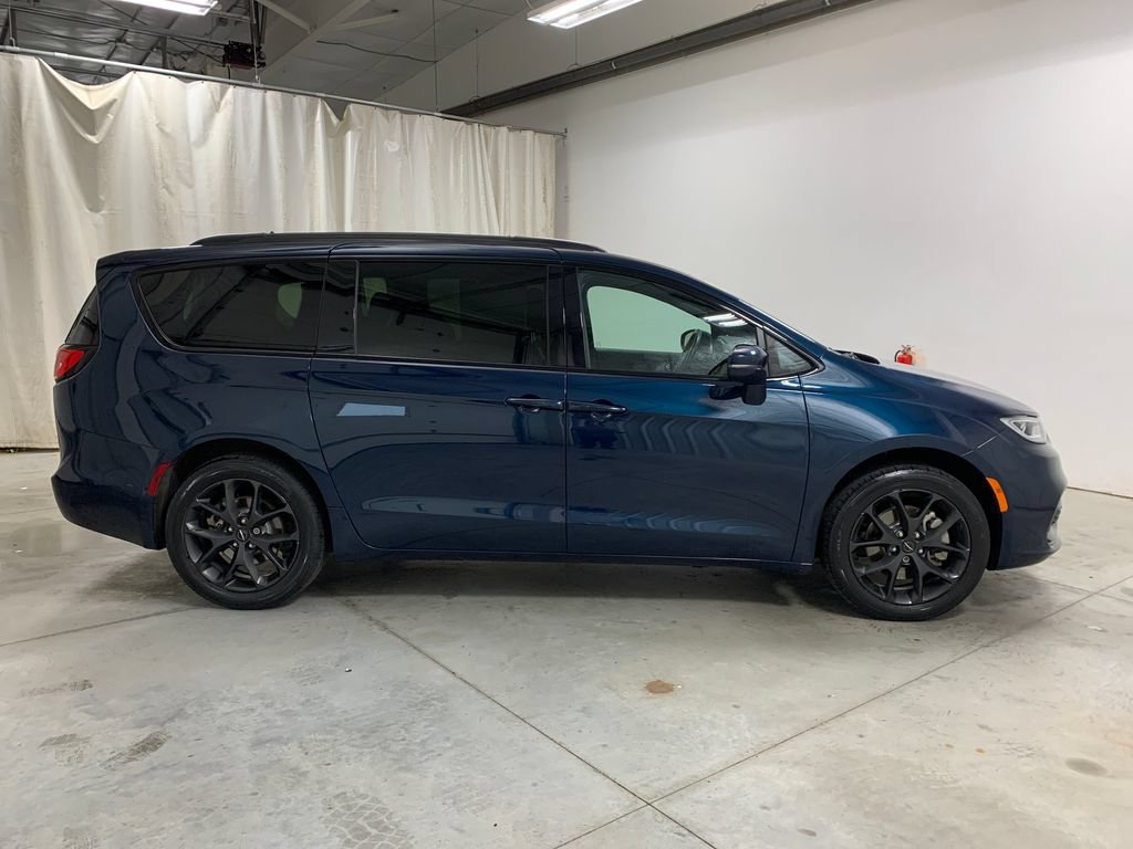 Used 2021 Chrysler Pacifica Touring-L w/ S Appearance Package AWD/4WD image 11