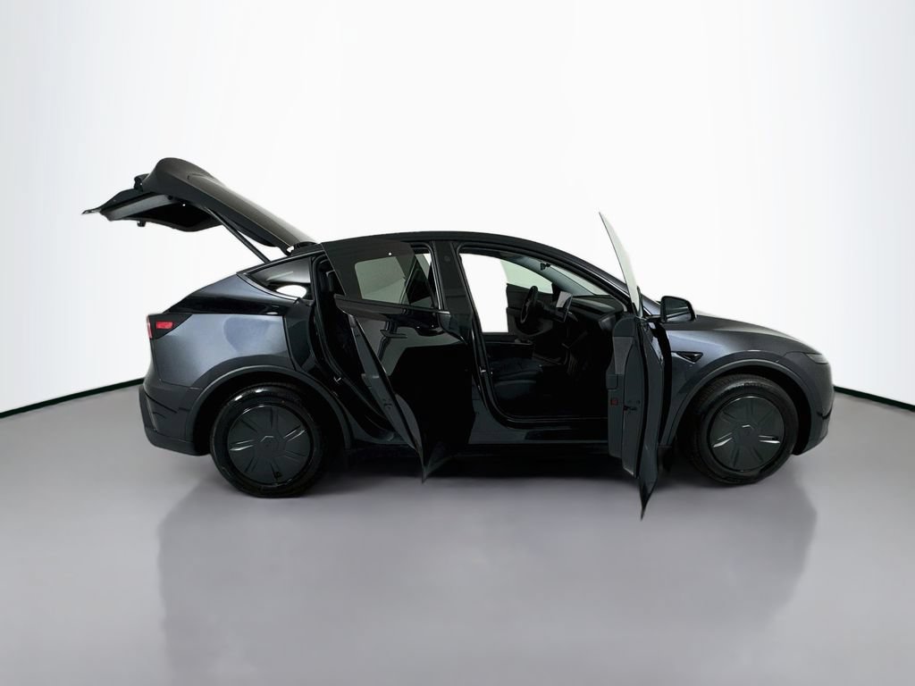 Used 2026 Tesla Model Y 2WD image 32