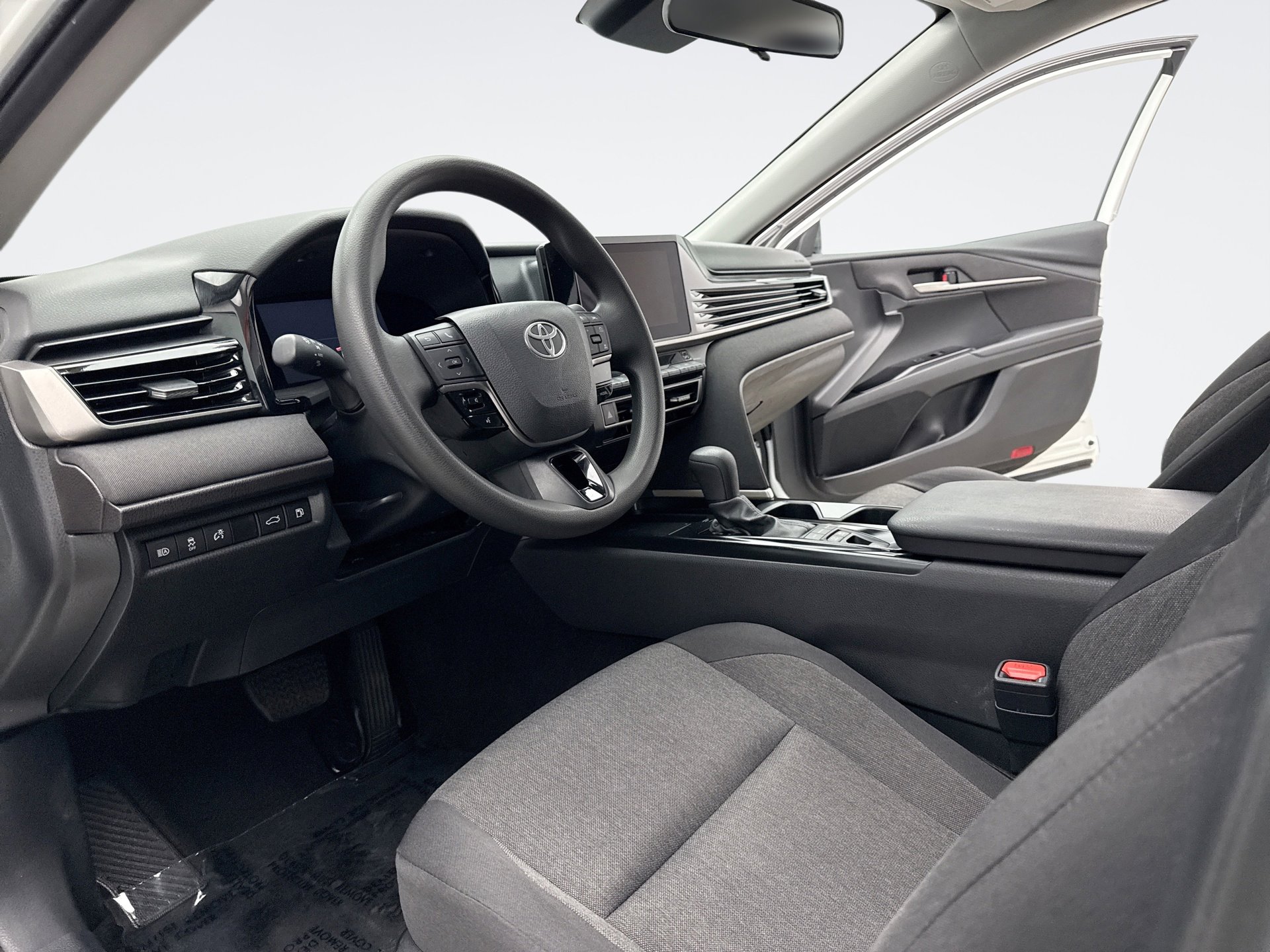 Used 2025 Toyota Camry LE FWD image 10