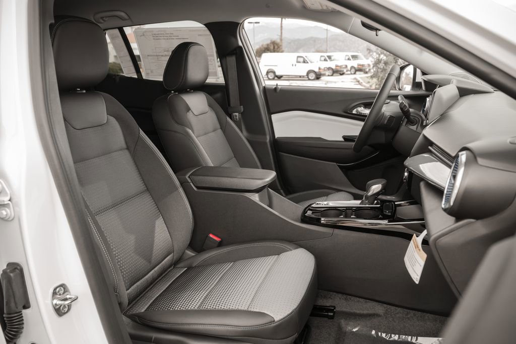 New 2026 Chevrolet Trax LT w/ Driver Confidence Package FWD image 35