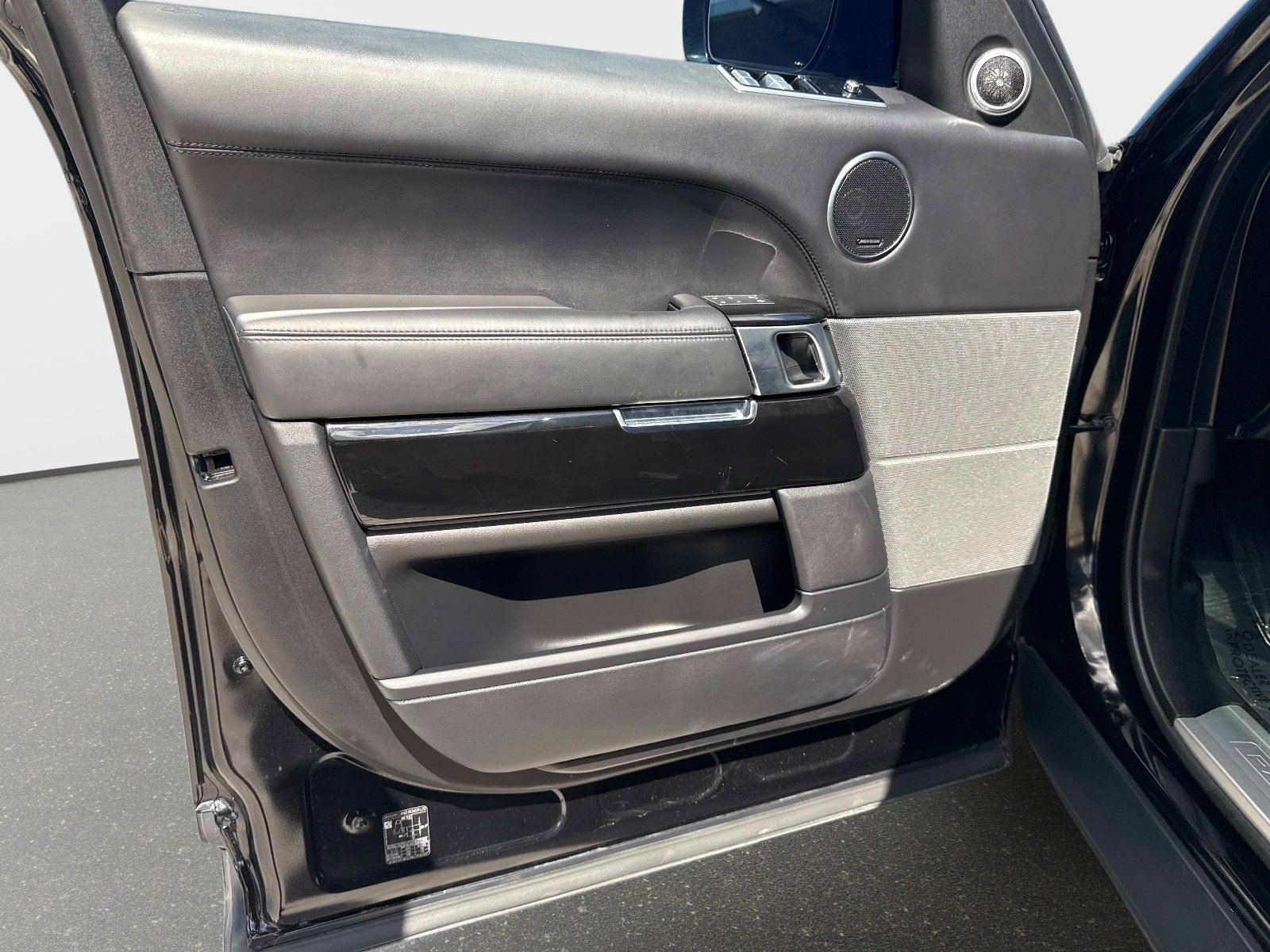 Used 2020 Land Rover Range Rover Sport HST image 18