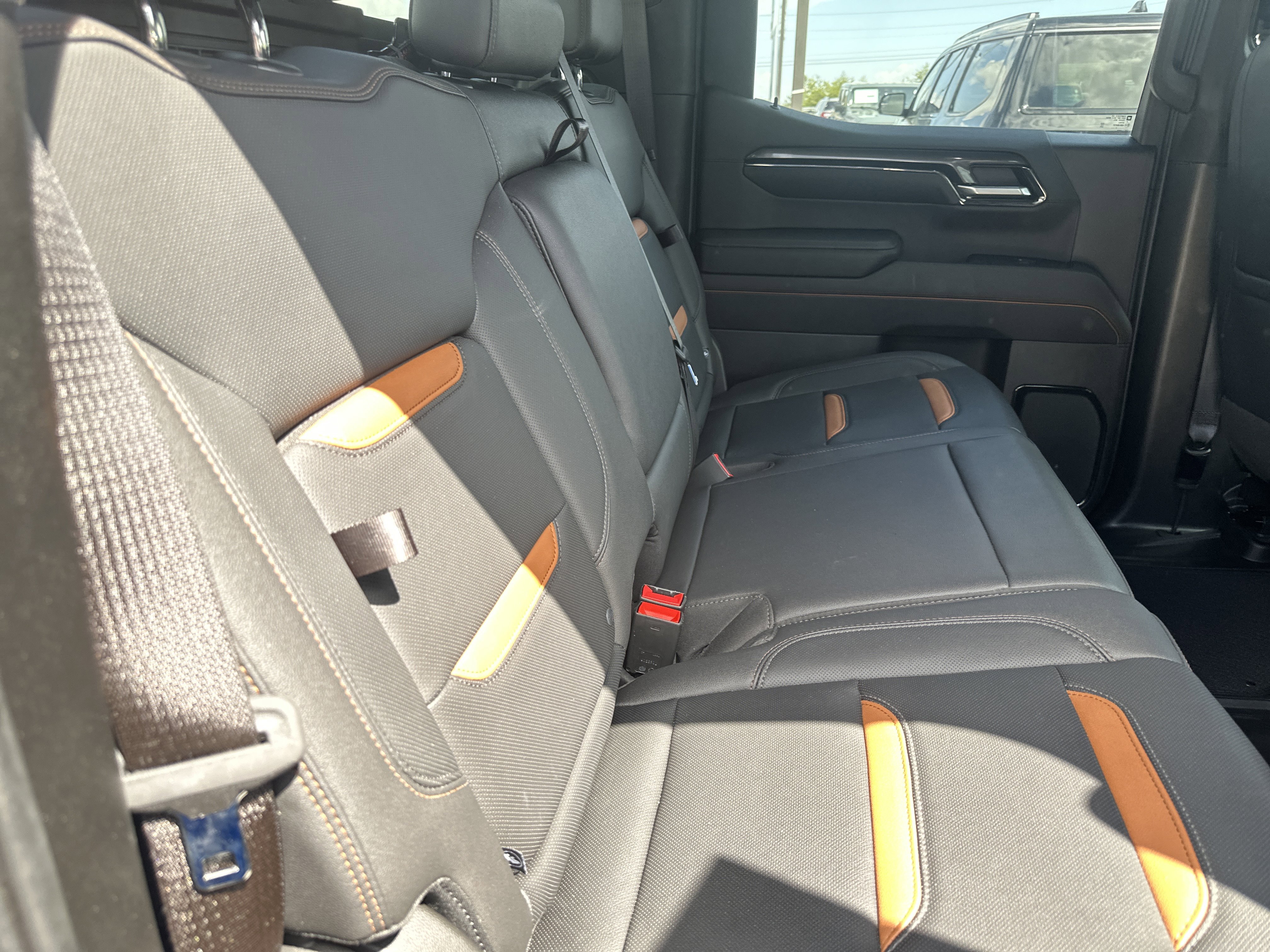 Used 2024 GMC Sierra 1500 AT4 w/ Technology Package image 31