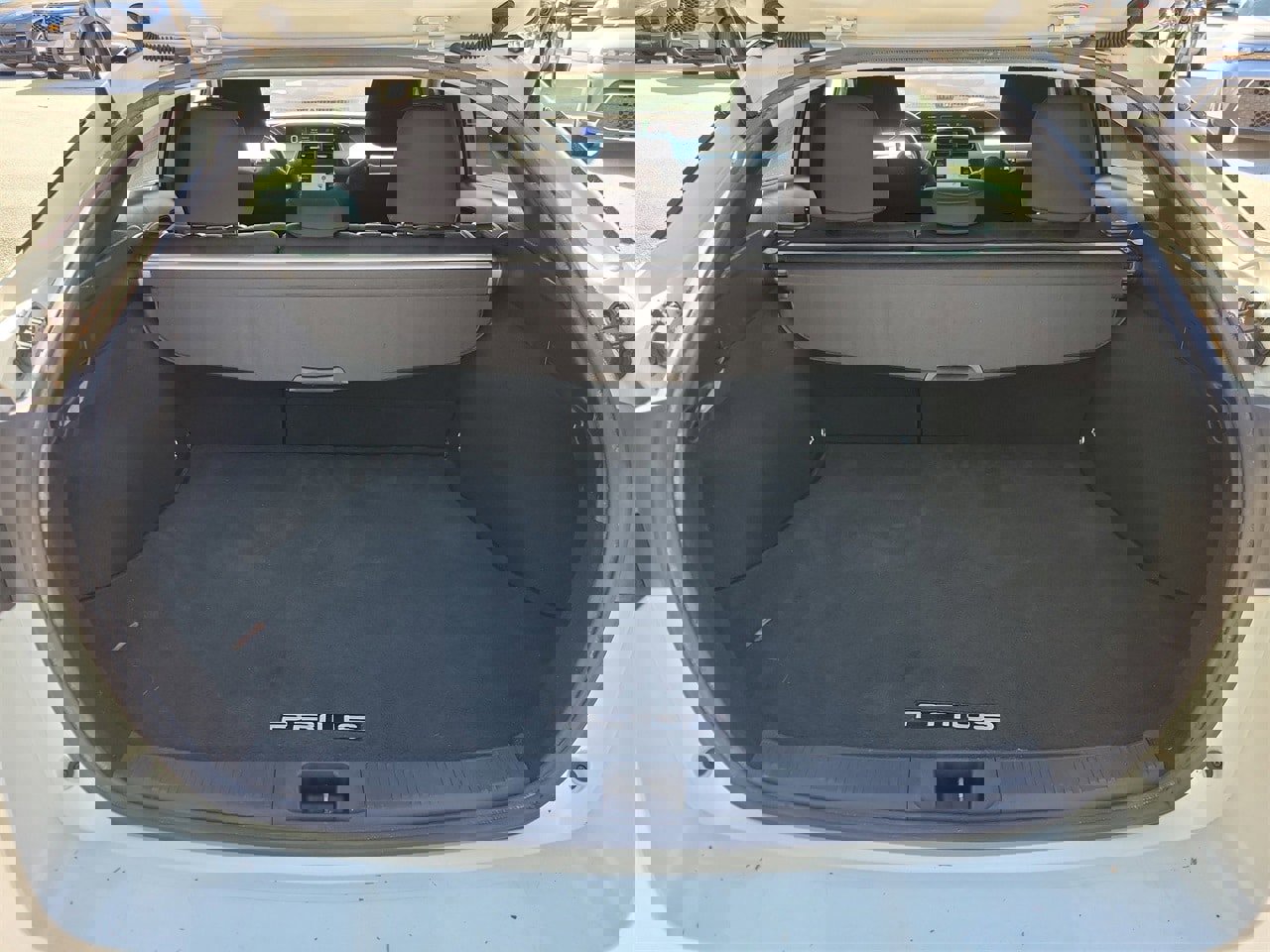 Used 2020 Toyota Prius LE w/ Carpet Mat Package image 8