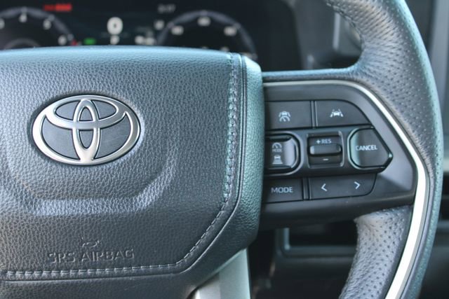 Used 2025 Toyota Tacoma TRD Sport AWD/4WD image 22