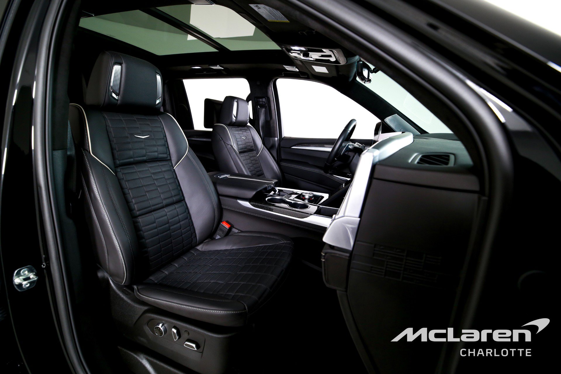 Used 2025 Cadillac Escalade ESV V image 33