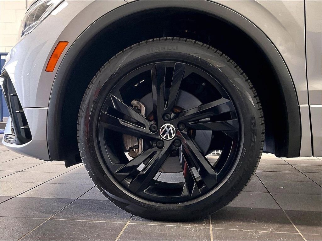 Used 2023 Volkswagen Tiguan SE R-Line AWD/4WD image 7