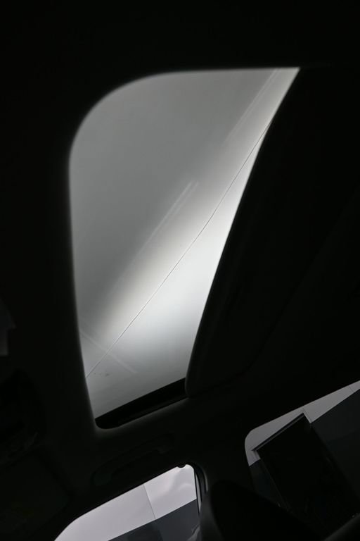 Certified 2022 Kia Seltos EX image 18