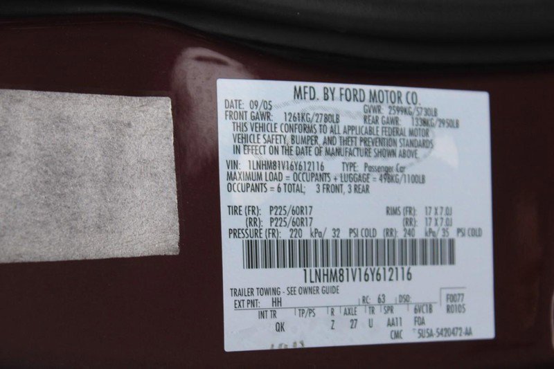 Used 2006 Lincoln Town Car Signature image 18