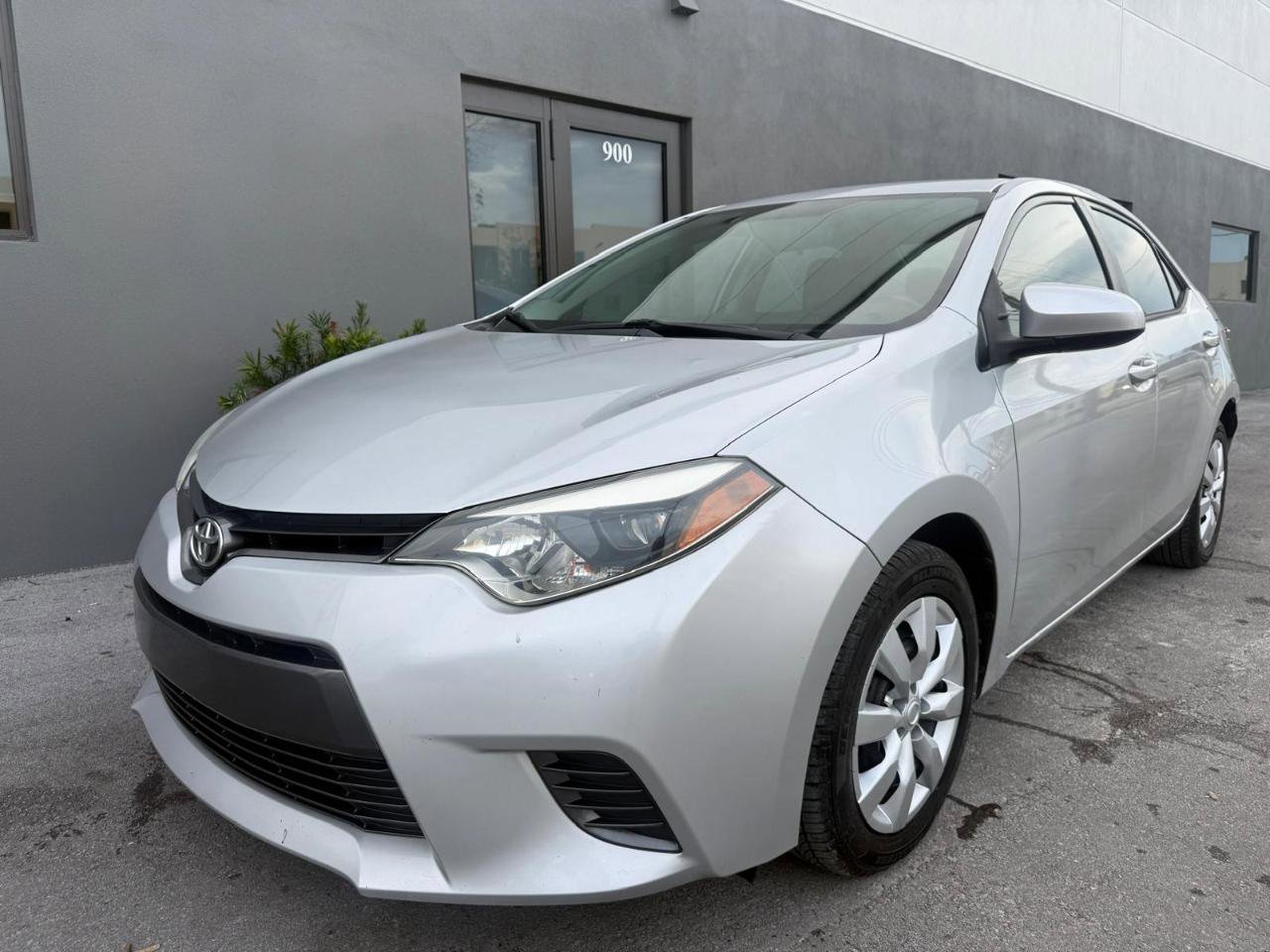 Used 2015 Toyota Corolla LE FWD image 2