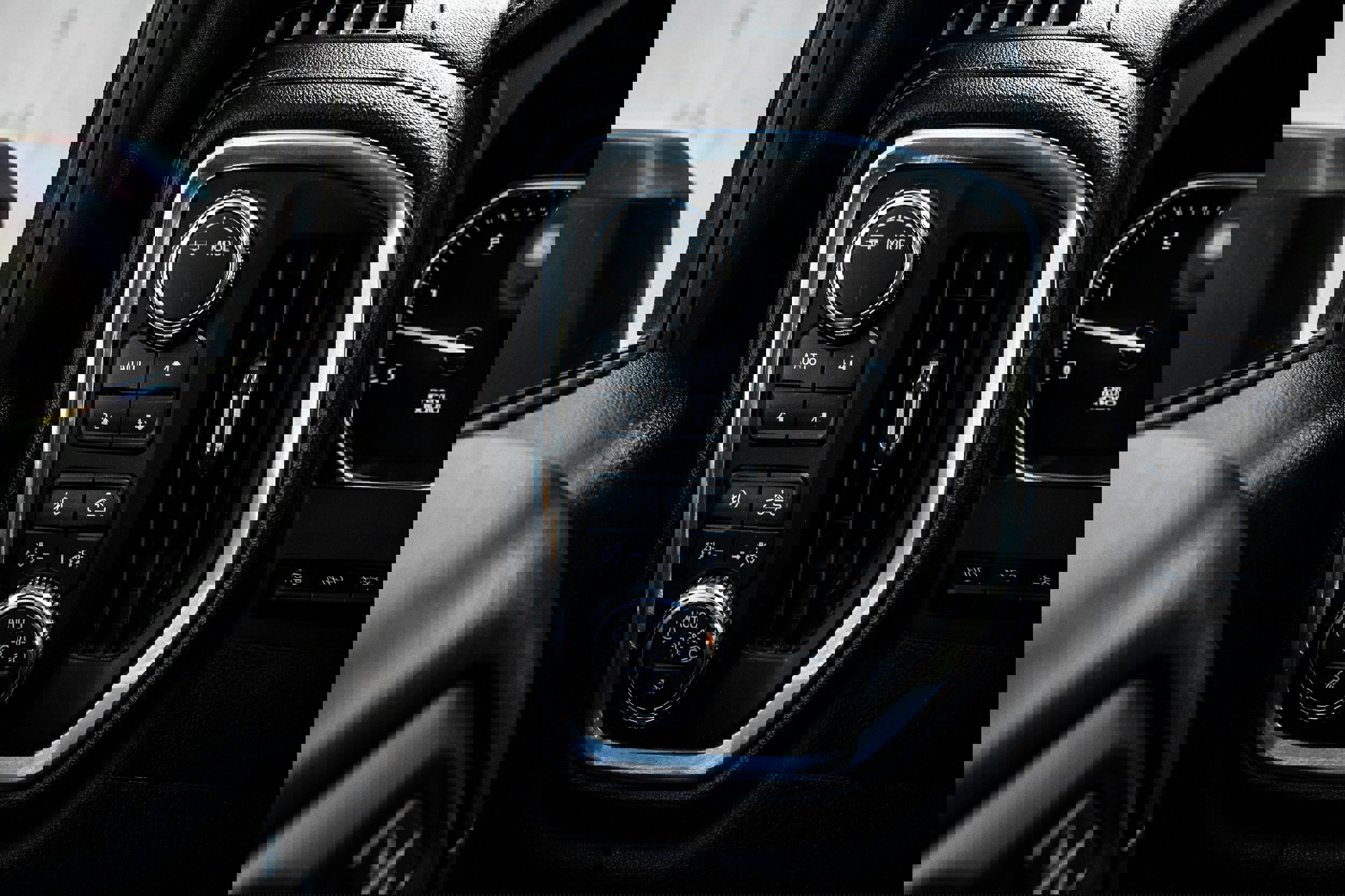 Used 2021 GMC Sierra 3500 Denali w/ Denali Ultimate Package image 28