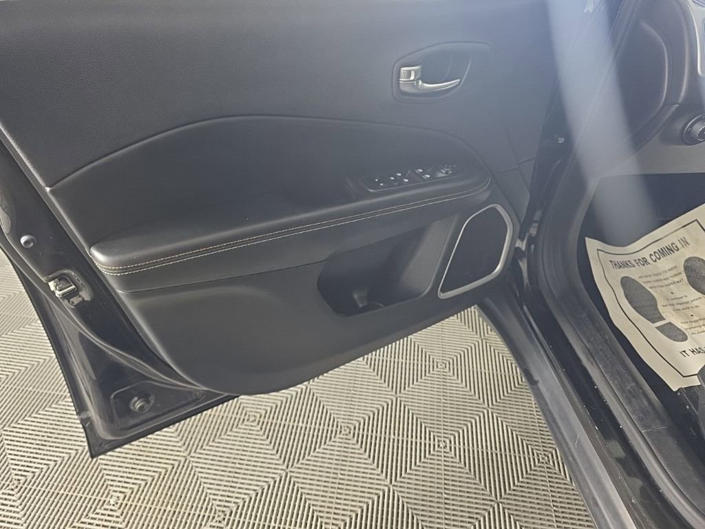 Used 2020 Jeep Compass Latitude AWD/4WD image 12