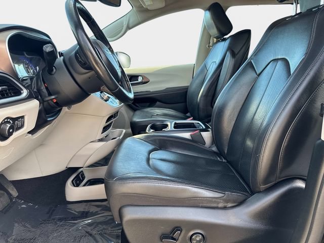 Used 2018 Chrysler Pacifica Touring-L Plus w/ Tire & Wheel Group FWD image 18