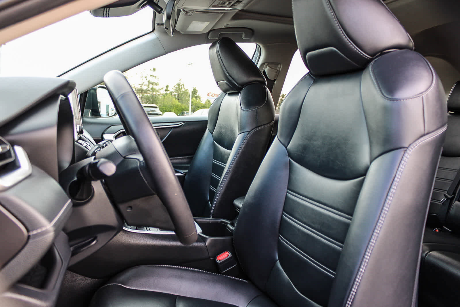 Used 2024 Toyota RAV4 XLE Premium image 17