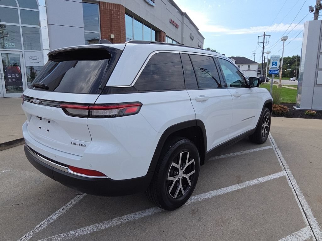 Certified 2025 Jeep Grand Cherokee Limited w/ Trailer Tow Package AWD/4WD image 15